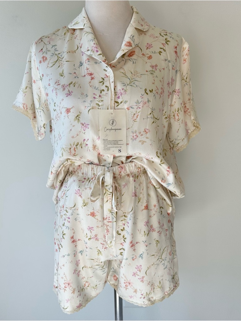 Cozyloungewear Cream Ecru Floral Shorts Pajama Set Cottagecore Cute Whimsy Gram - Picture 7 of 16